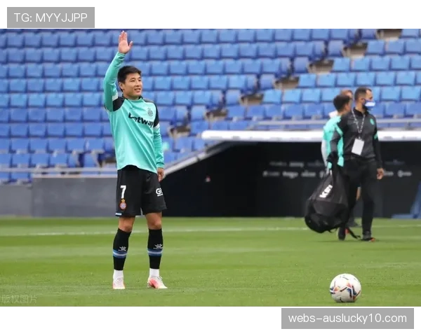 镜头之外：欧塞尔教练组如何通过平板电脑实时监控球员跑动数据并决策换人